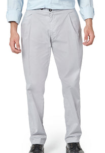 Pantalón gris para ejecutivos modernos. No requiere uso de cinturón.