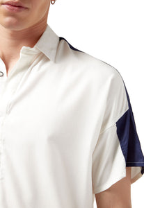 Camisa leve y cómoda de OSOP Mansion en color crema y azul marino