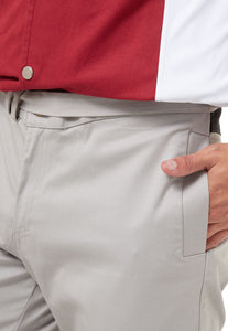 Pantalón multilook,  básico de lujo para hombre. Cinturón cambiable.