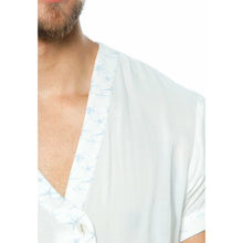 Cargar imagen en el visor de la galería, Camisa  &quot;Chilaxing and Zen vibes&quot;. Color Off-white con print de estrellas de mar!